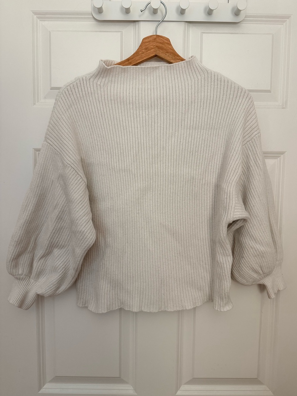Ribbed Knit Sweater - White/Cream